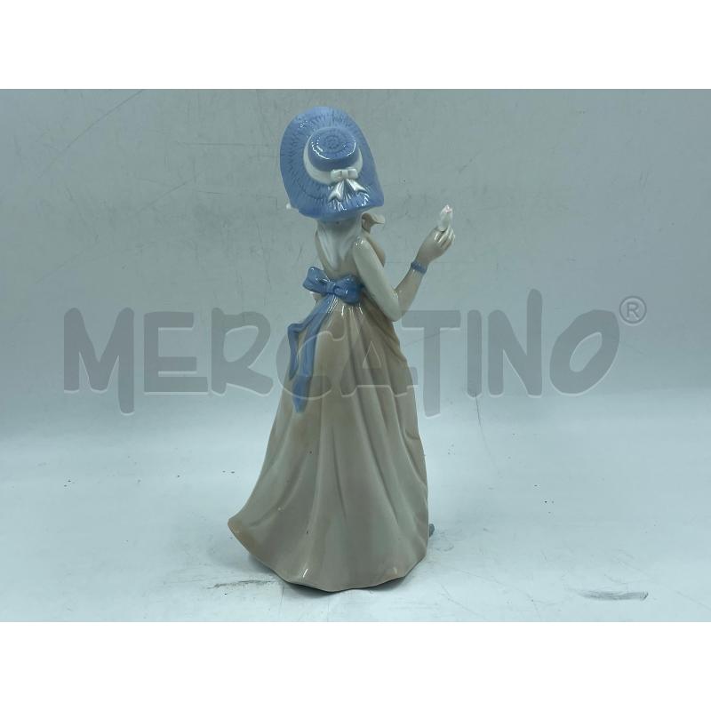 STATUINA PORCELLAN UNA SIGNORA CON CESTINO | Mercatino dell'Usato Torino via ceresole 4