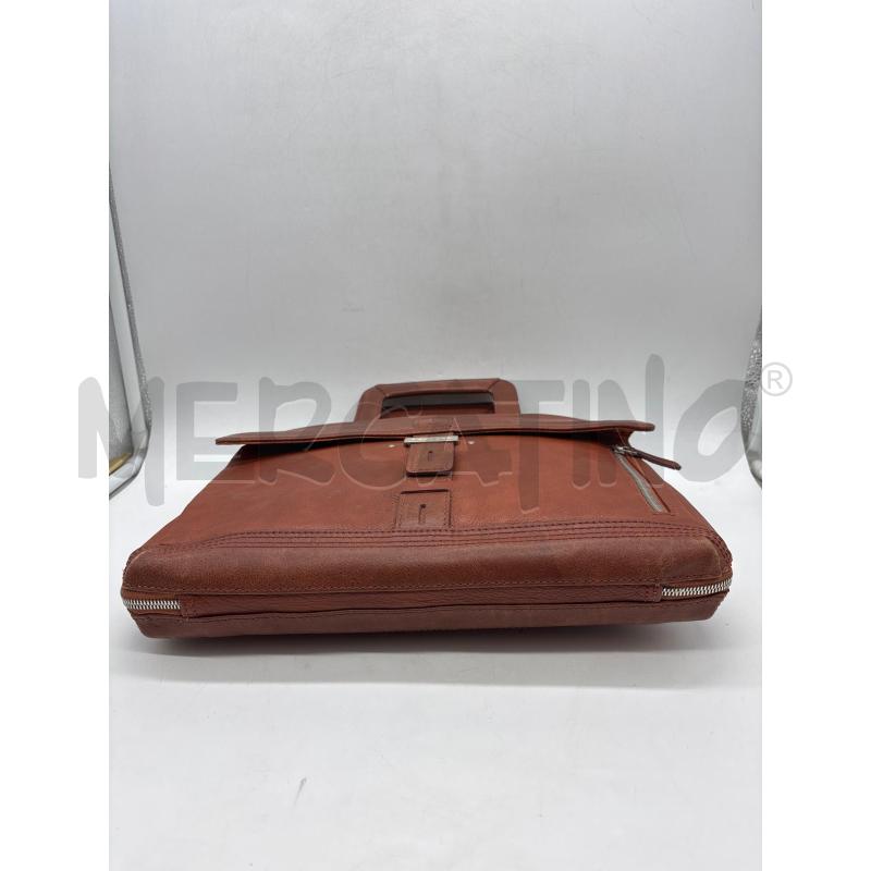 BORSA PELLE PC PIQUADRO MARRONE | Mercatino dell'Usato Torino c.so traiano 3