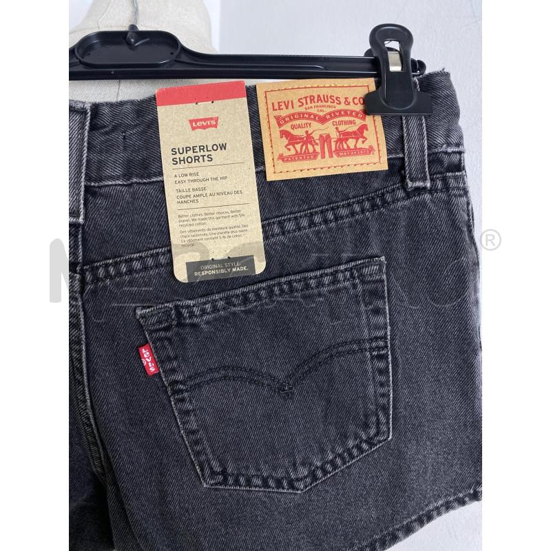 PANTALONCINO DONNA LEVI'S SUPERLOW SHORTS NERO | Mercatino dell'Usato Torino c.so traiano 4