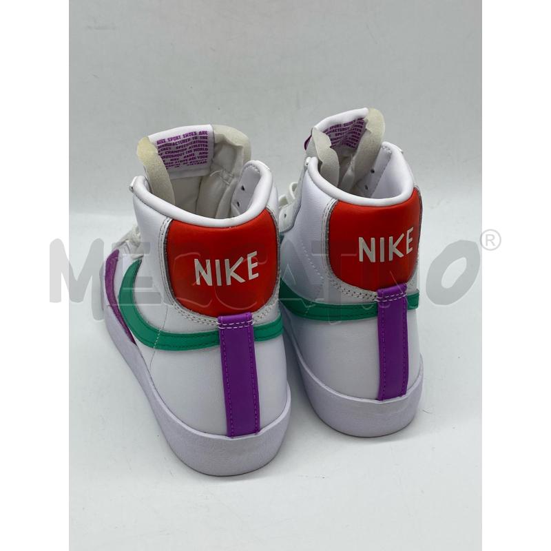 SCARPE DONNA NIKE BIANC  ROSSO FUCHS | Mercatino dell'Usato Torino c.so traiano 3