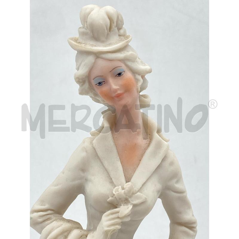 SOPRAMMOBILE STATUINA DAMA CON CAGNOLINO | Mercatino dell'Usato Torino c.so traiano 2