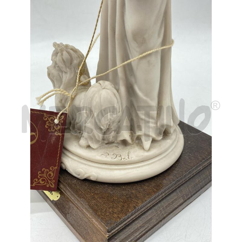 SOPRAMMOBILE STATUINA DAMA CON CAGNOLINO | Mercatino dell'Usato Torino c.so traiano 5
