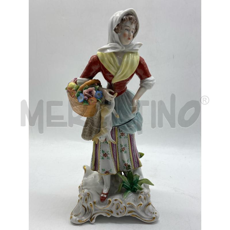STATUINACAPODIMONTE DAMA COIN CESTO FIORI  | Mercatino dell'Usato Torino c.so traiano 1