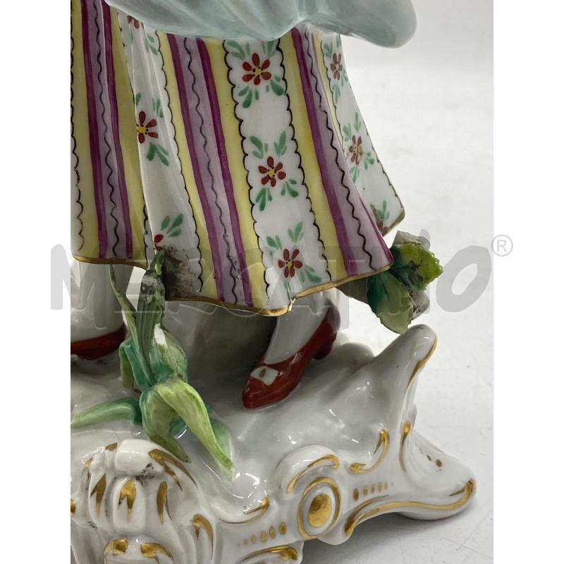 STATUINACAPODIMONTE DAMA COIN CESTO FIORI  | Mercatino dell'Usato Torino c.so traiano 3