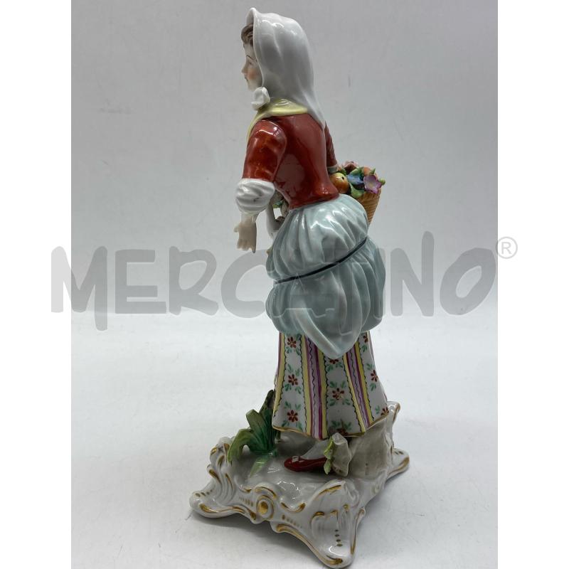 STATUINACAPODIMONTE DAMA COIN CESTO FIORI  | Mercatino dell'Usato Torino c.so traiano 4