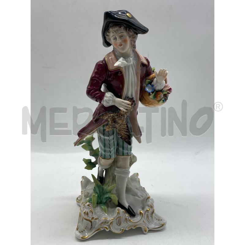 STATUINA CAPODIMONTE PERSONAGGIO CON CESTO FIORI | Mercatino dell'Usato Torino c.so traiano 1