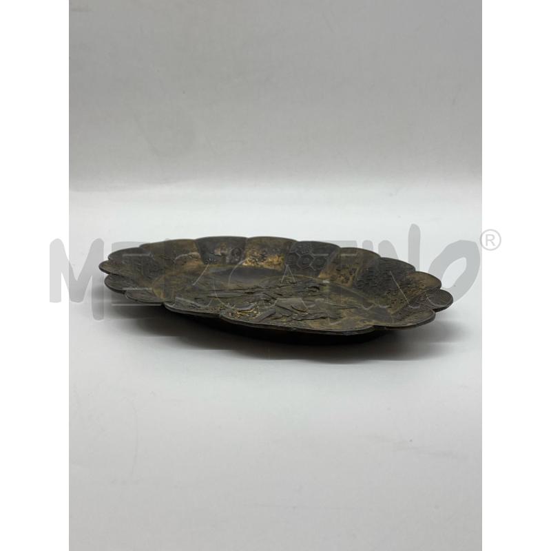 VASSOIETTO METALLO ANTICO ALTORILIEVO GUERRIERO SAMURAI | Mercatino dell'Usato Torino c.so traiano 4