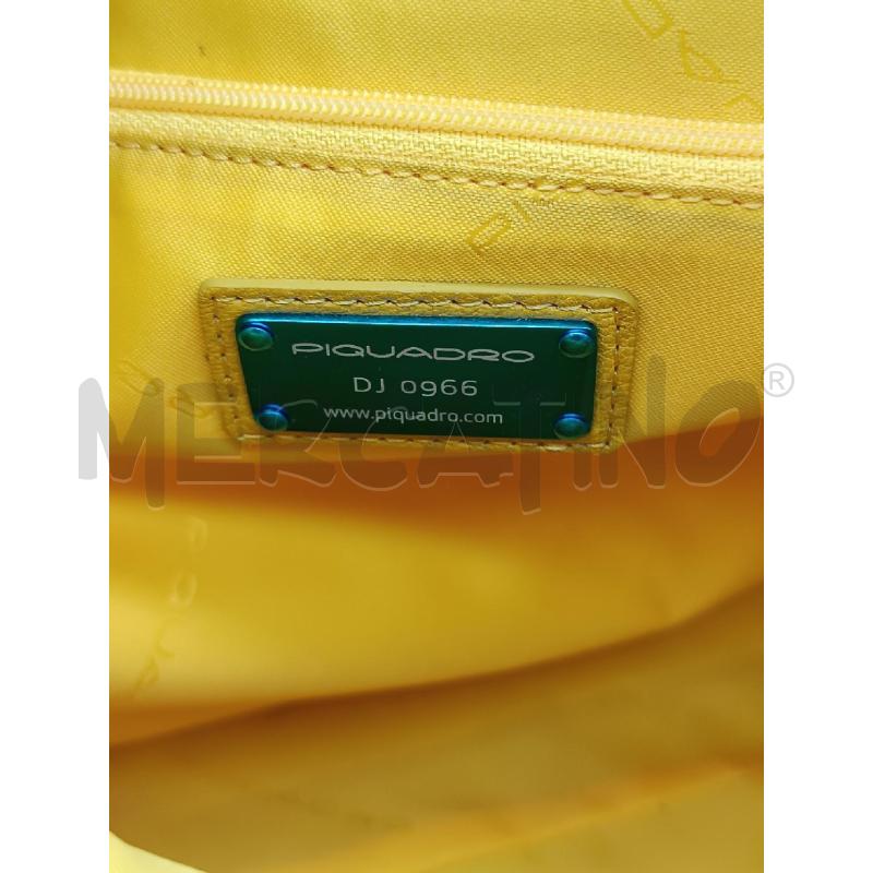 BORSA DONNA PIQUADRO IN PELLE GIALLA CUCITURE BLU  | Mercatino dell'Usato Torino tenivelli 5