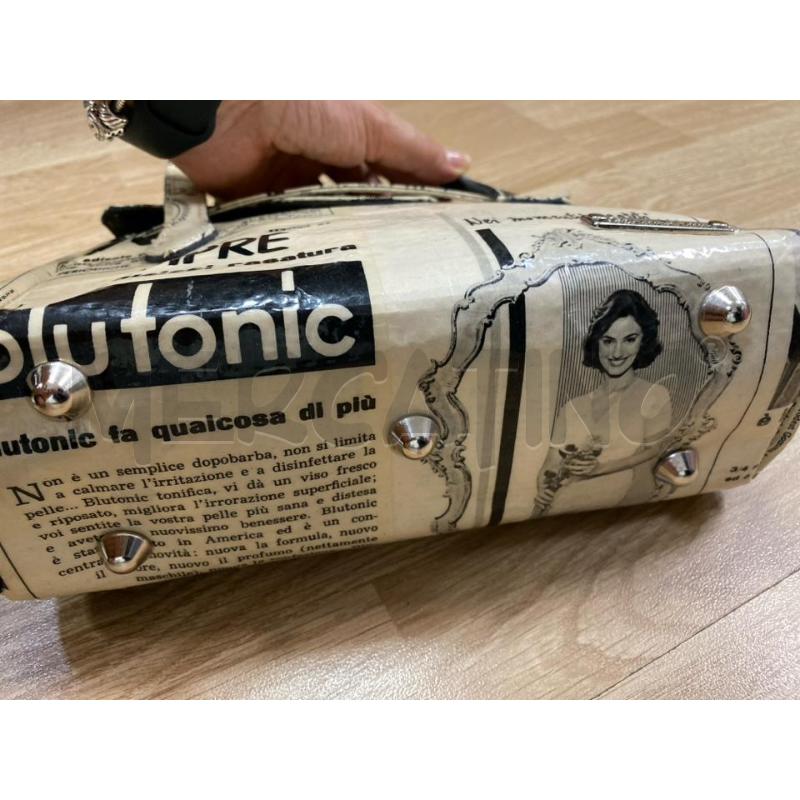 BORSETTA DONNA MOMABOMA BEIGE STAMPA SCRITTE NERE  | Mercatino dell'Usato Torino tenivelli 5
