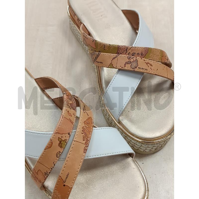 CIABATTE DONNA PRIMACLASSE A ZEPPA CON CINGHIE BIANCHE E FANTASIA GEO CLASSICA  | Mercatino dell'Usato Torino tenivelli 2