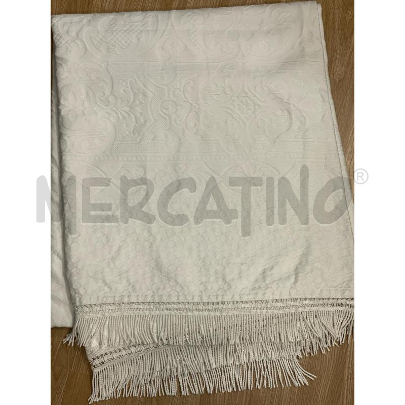 COPRI LETTO MATRIMONIALE 270X220 BIANCO TRAMMA FLOREALE E FRANGE  | Mercatino dell'Usato Torino tenivelli 1