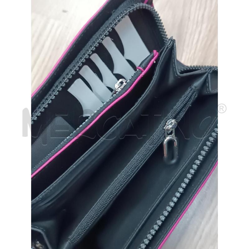 PORTA FOGLIO DESIGUAL ECOPELLE NERA INSERTI ROSA FUCSIA  | Mercatino dell'Usato Torino tenivelli 4