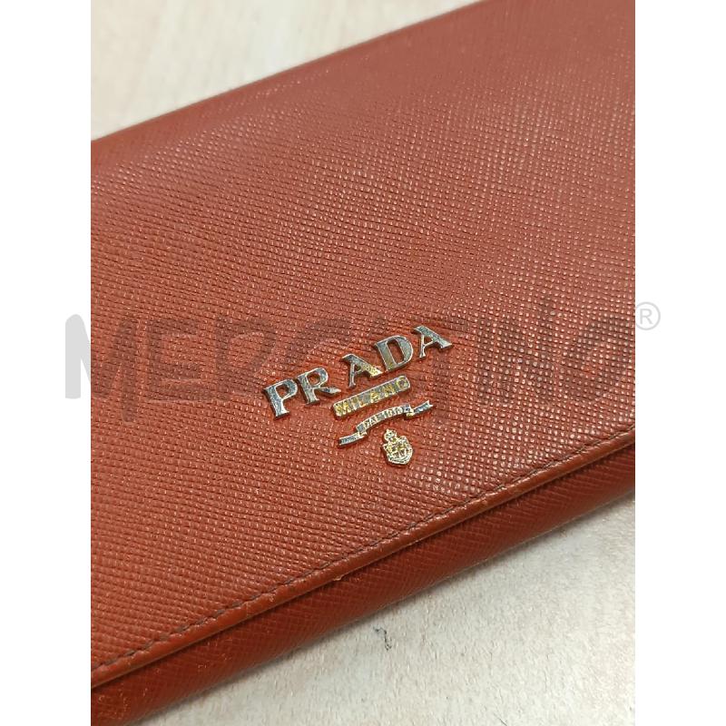 PORTA FOGLIO PRADA IN PELLE MARRONE SCRITTE DORATE  | Mercatino dell'Usato Torino tenivelli 2