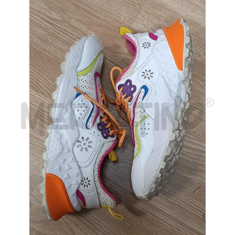 SNEAKERS DONNA FLOWER MOUNTAIN BIANCHE INSERTI COLORI ROSA BLU GIALLO ARANCIONE  | Mercatino dell'Usato Torino tenivelli 2