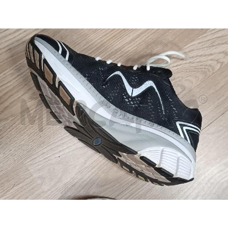 SNEAKERS UOMO MBT NERE BIANCHE SUOLA ROTONDA  | Mercatino dell'Usato Torino tenivelli 2