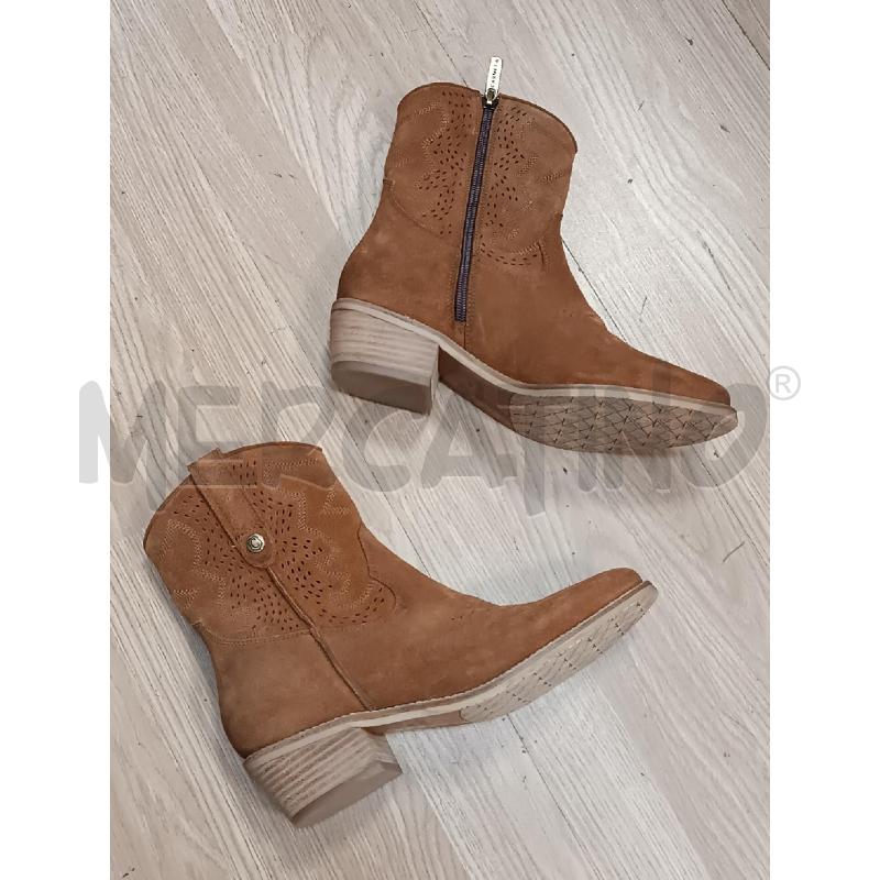 STIVALETTI DONNA CARMELA STILE CAMPERO SCAMOSCIATO MARRONE TRAFORATO | Mercatino dell'Usato Torino tenivelli 1