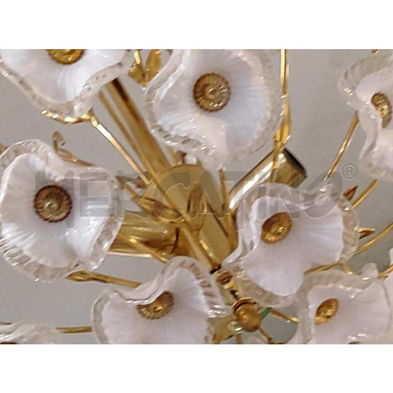 LAMPADARIO DORATO FIORI VETRO BIANCO  | Mercatino dell'Usato Nichelino bardonecchia 2