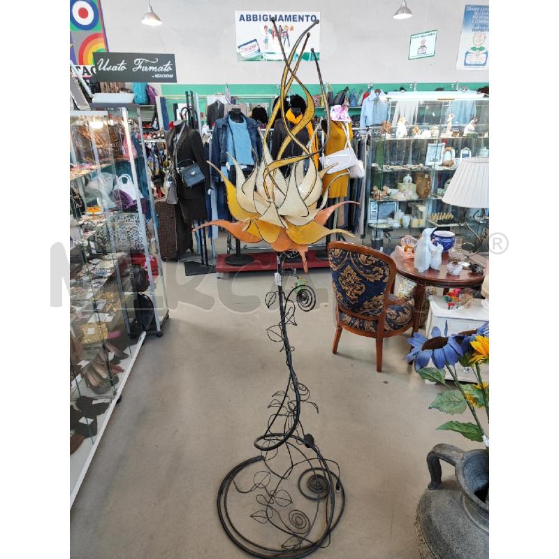 LAMPADA PIANTANA IN FERRO DECORATO CON CAPPELLO A FIORE | Mercatino dell'Usato Nichelino bardonecchia 1