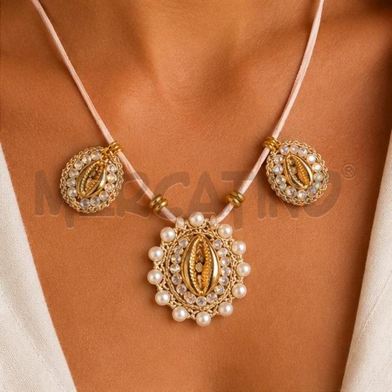 COLLANA ROSA UNCINETTO FATTI A MANO CONCHIGLIE  | Mercatino dell'Usato Carmagnola 2