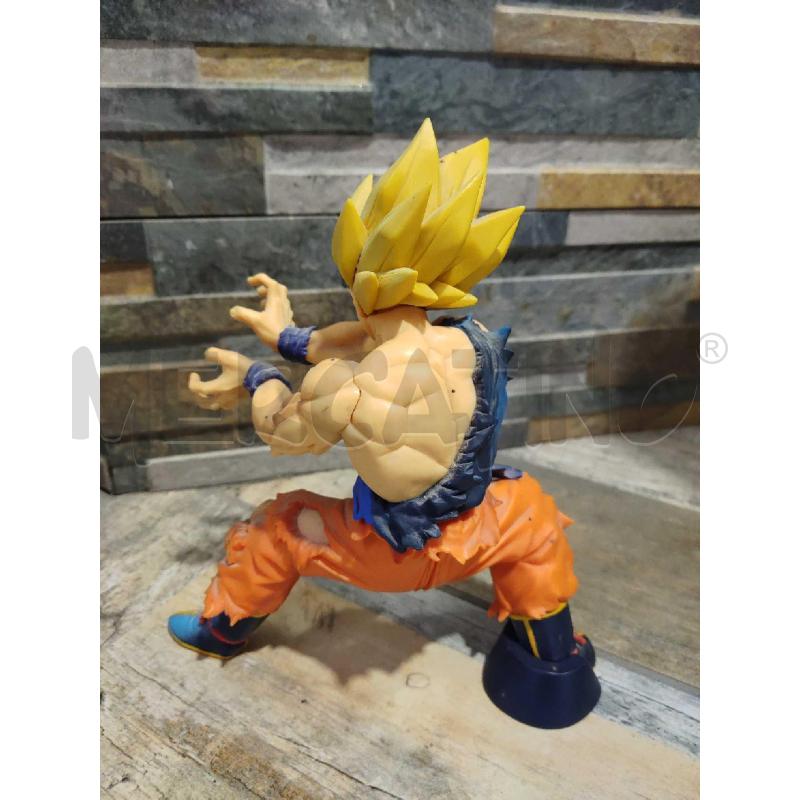 ACTION FIGURE GOKU  CON BASE BLU | Mercatino dell'Usato Settimo torinese 3