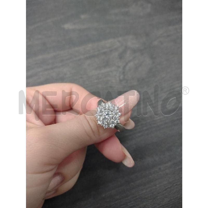 ANELLO DONNA A FIORE GRANDE ZIRCONI | Mercatino dell'Usato Settimo torinese 2