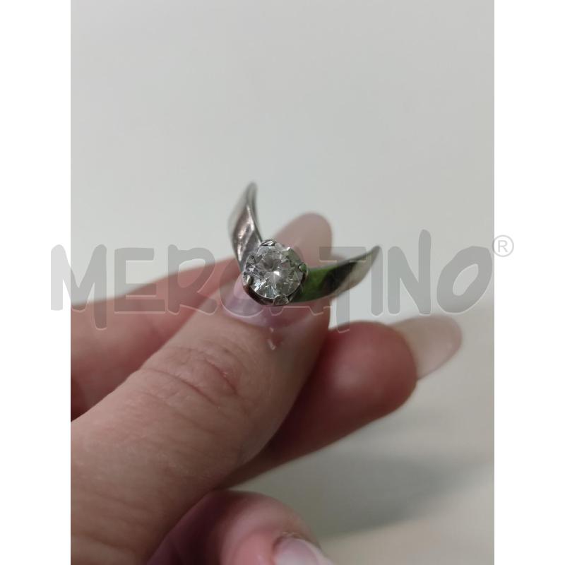 ANELLO DONNA A ZIRCONE SINGOLO FORMA V | Mercatino dell'Usato Settimo torinese 2