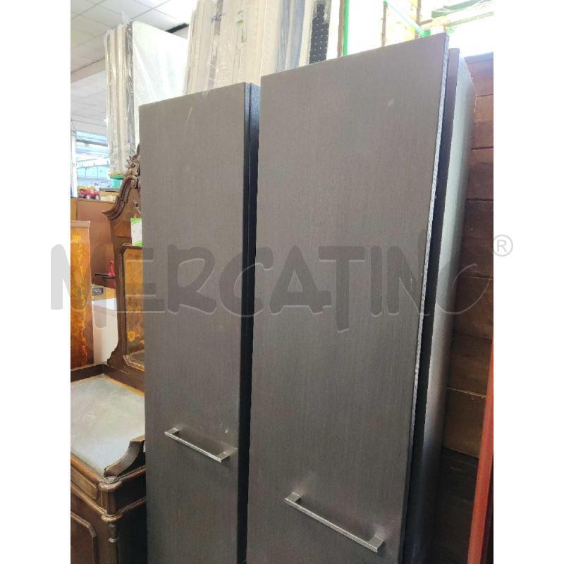 ARMADIO MARRONE ALTO CON SCAFFALE E PERNI | Mercatino dell'Usato Settimo torinese 2