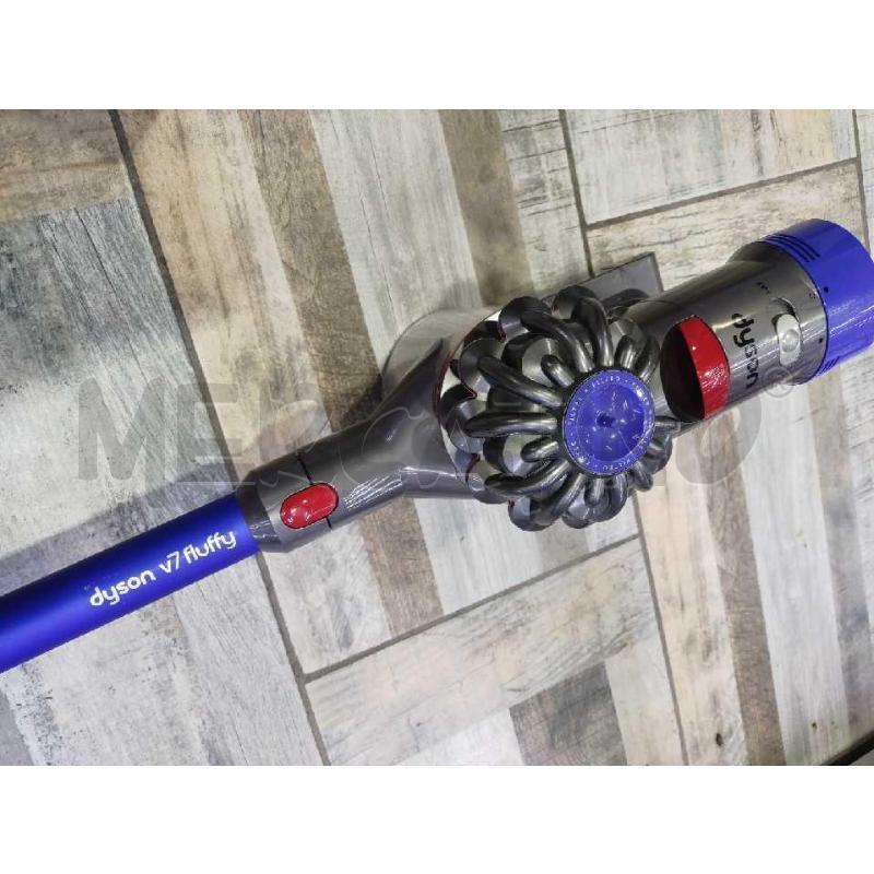 ASPIRA POLVERE DYSON V7 FLUFFY  | Mercatino dell'Usato Settimo torinese 2
