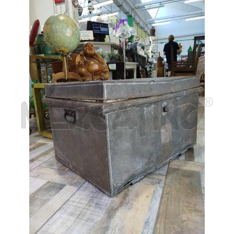 BAULE IN FERRO ANTICO CON MANIGLIE  | Mercatino dell'Usato Settimo torinese 2