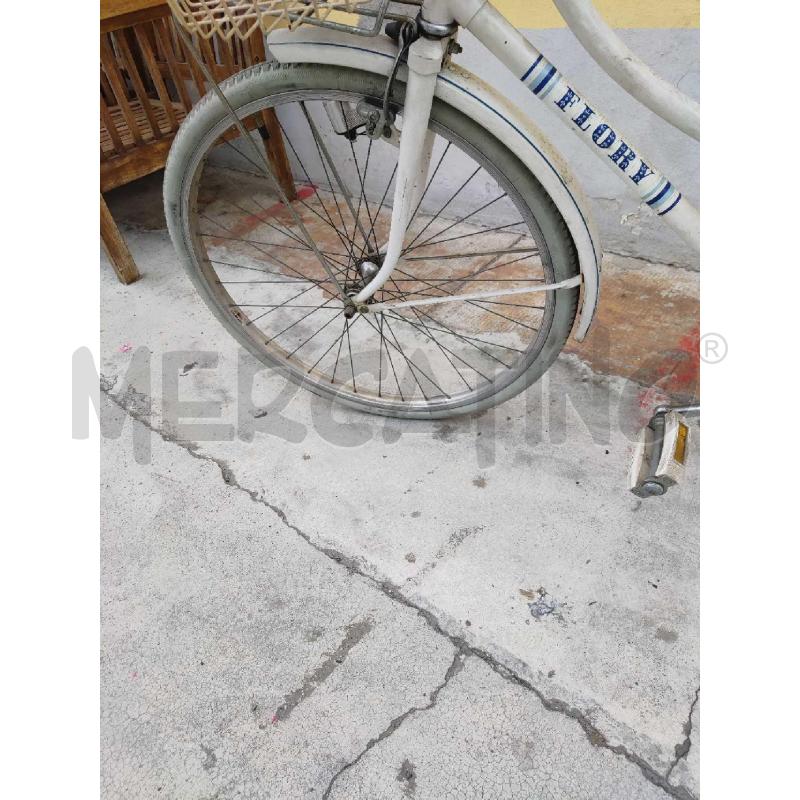 BICICLETTA DONNA FLORY BIANCA CON CESTINO  | Mercatino dell'Usato Settimo torinese 5