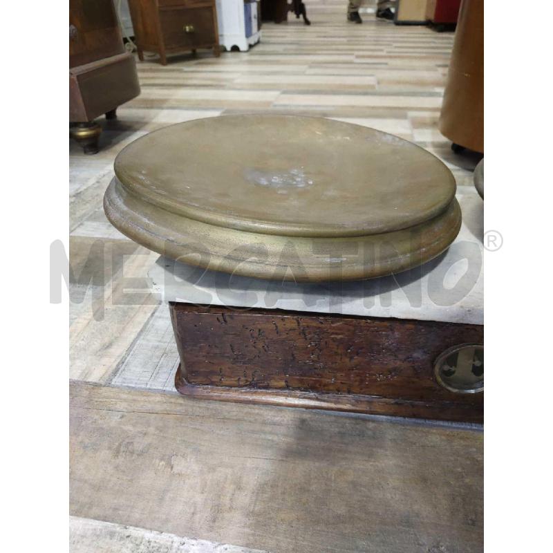 BILANCIA VINTAGE MARRONE CON RIPIANO BIANCO | Mercatino dell'Usato Settimo torinese 2