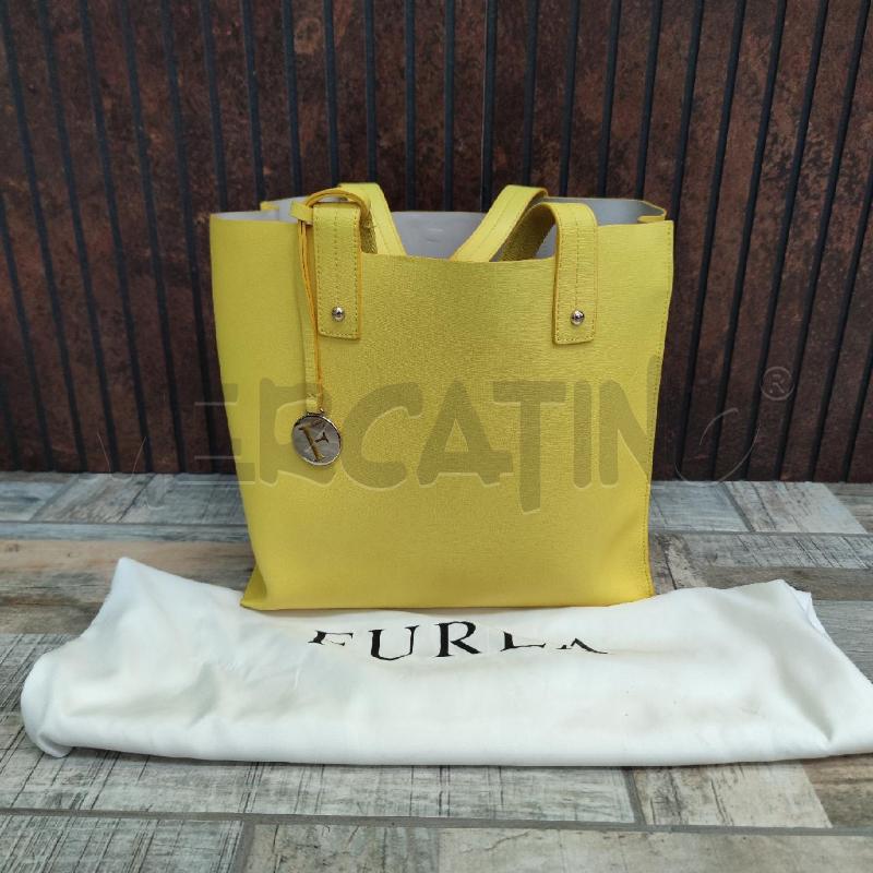 BORSA A MANO FURLA PELLE GIALLA CON POCHETTE INTERNA | Mercatino dell'Usato Settimo torinese 1