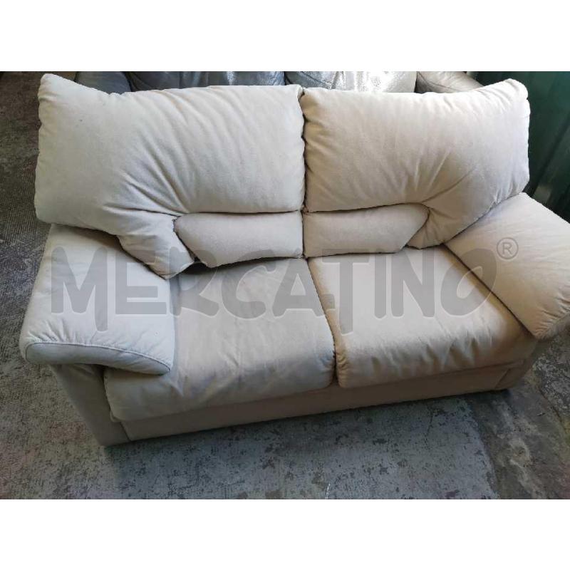 DIVANETTO DUE POSTI COLOR CREMA | Mercatino dell'Usato Settimo torinese 1