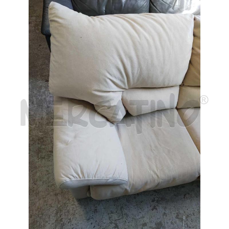 DIVANETTO DUE POSTI COLOR CREMA | Mercatino dell'Usato Settimo torinese 2