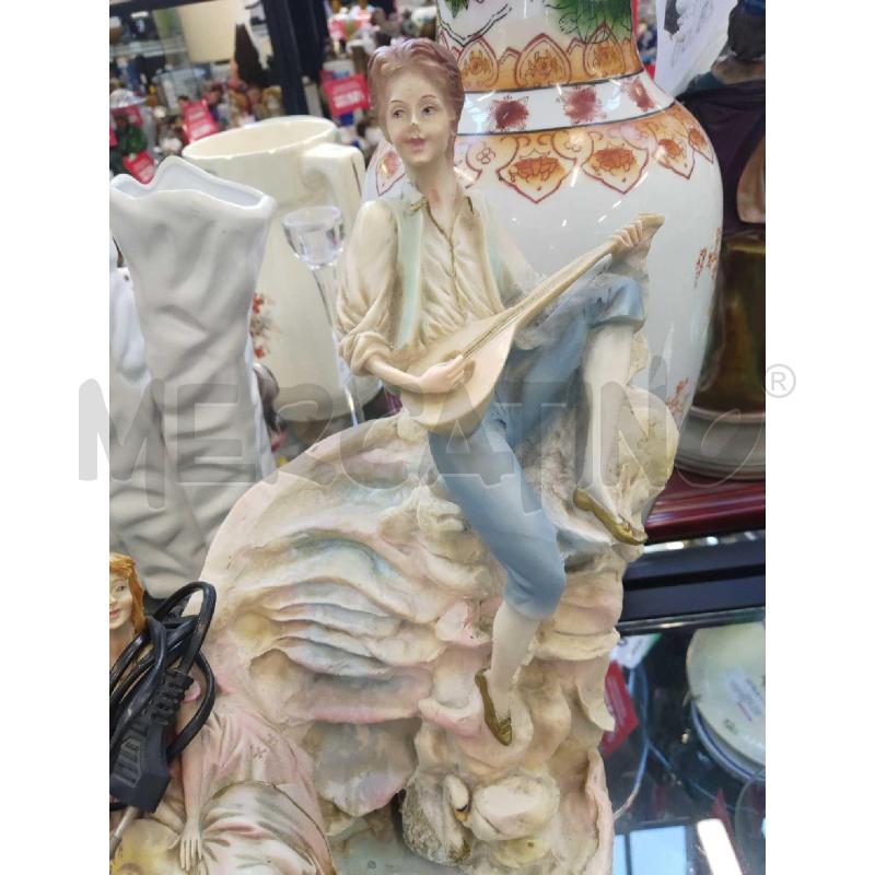 FONTANELLA PICCOLA DA TAVOLO  RAGAZZI CON CHITARRA  | Mercatino dell'Usato Settimo torinese 3
