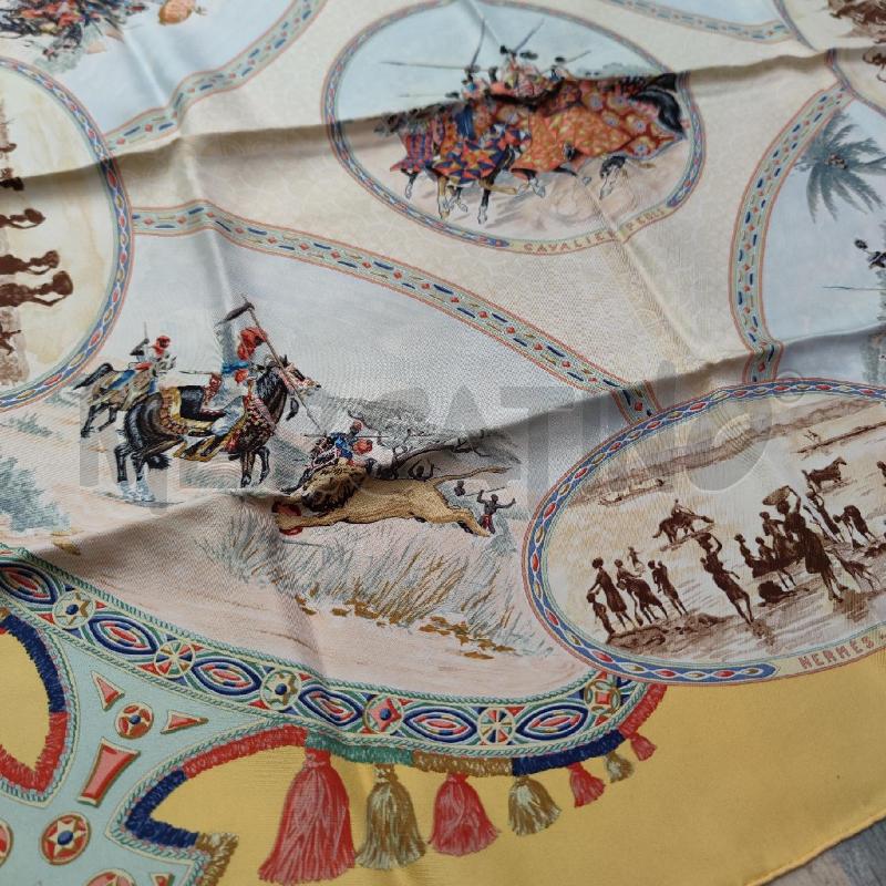 FOULARD HERMES SETA GIALLO CAVALIERI E TRIBU AFRICANE | Mercatino dell'Usato Settimo torinese 2