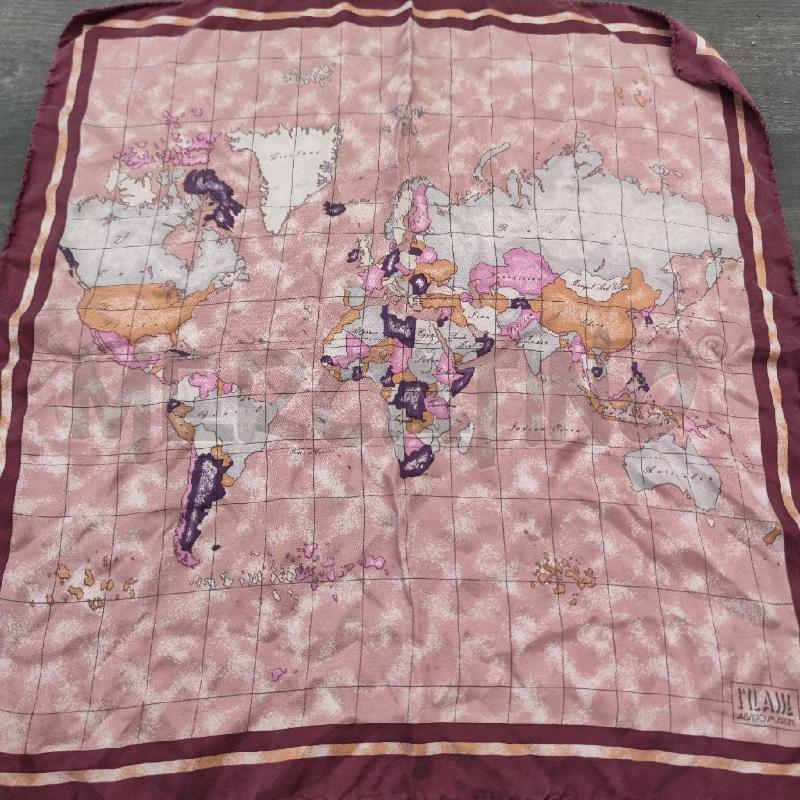 FOULARD PRIMA CLASSE VIOLA QUADRATO STAMPA GEO | Mercatino dell'Usato Settimo torinese 1
