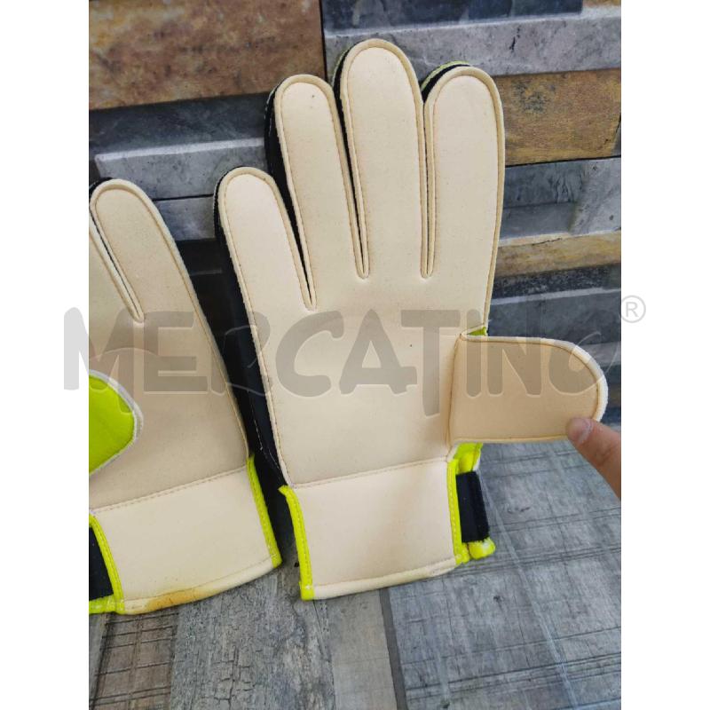 GUANTI DA CALCIO REUSCH GIALLO E NERO DA PORTIERE | Mercatino dell'Usato Settimo torinese 4