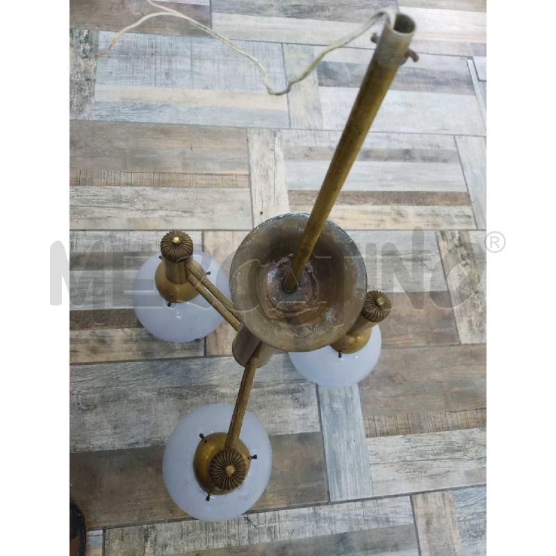 LAMPADARIO ANNI 70 VETRO 3 BOCCE DORATO | Mercatino dell'Usato Settimo torinese 4