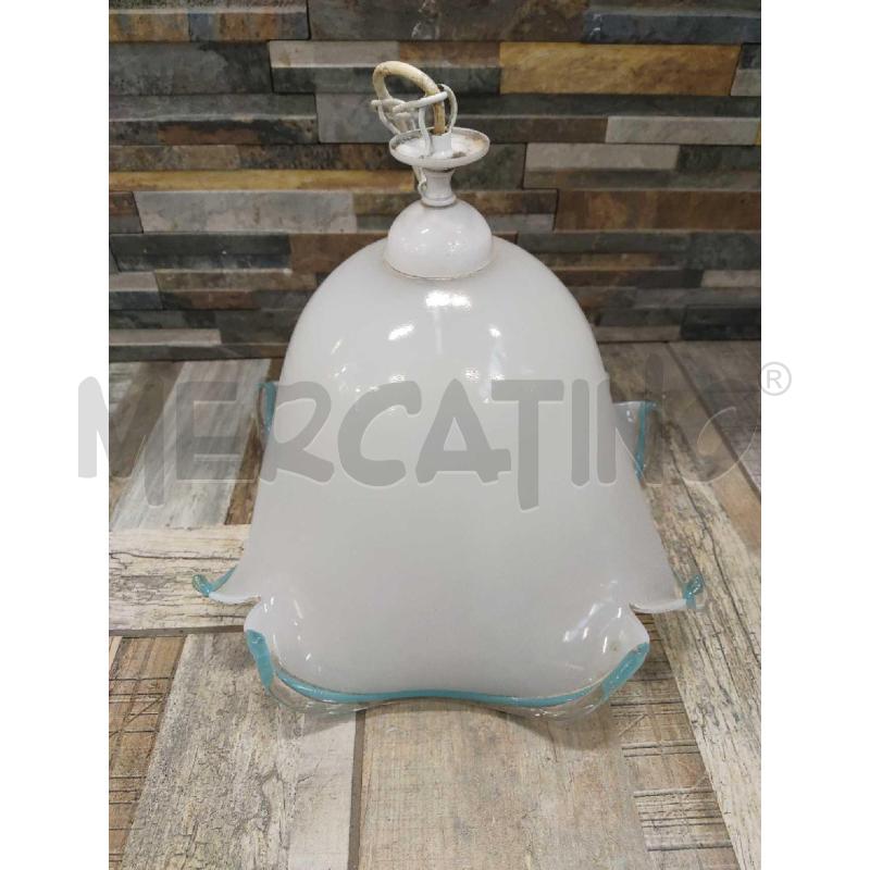 LAMPADARIO VETRO BIANCO CON  BORDINO AZZURRO | Mercatino dell'Usato Settimo torinese 1