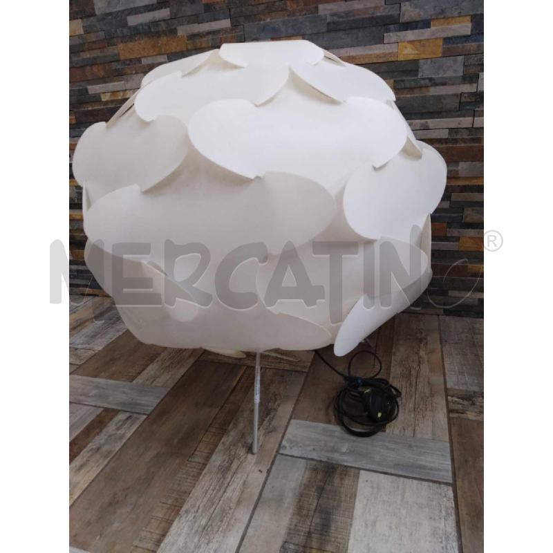 LAMPADA BIANCA CON PIEDI METALLO | Mercatino dell'Usato Settimo torinese 2