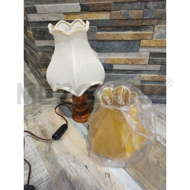 LAMPADA CON DOPPIO PARALUME BIANCO E GIALLO DA COMODINO | Mercatino dell'Usato Settimo torinese 4