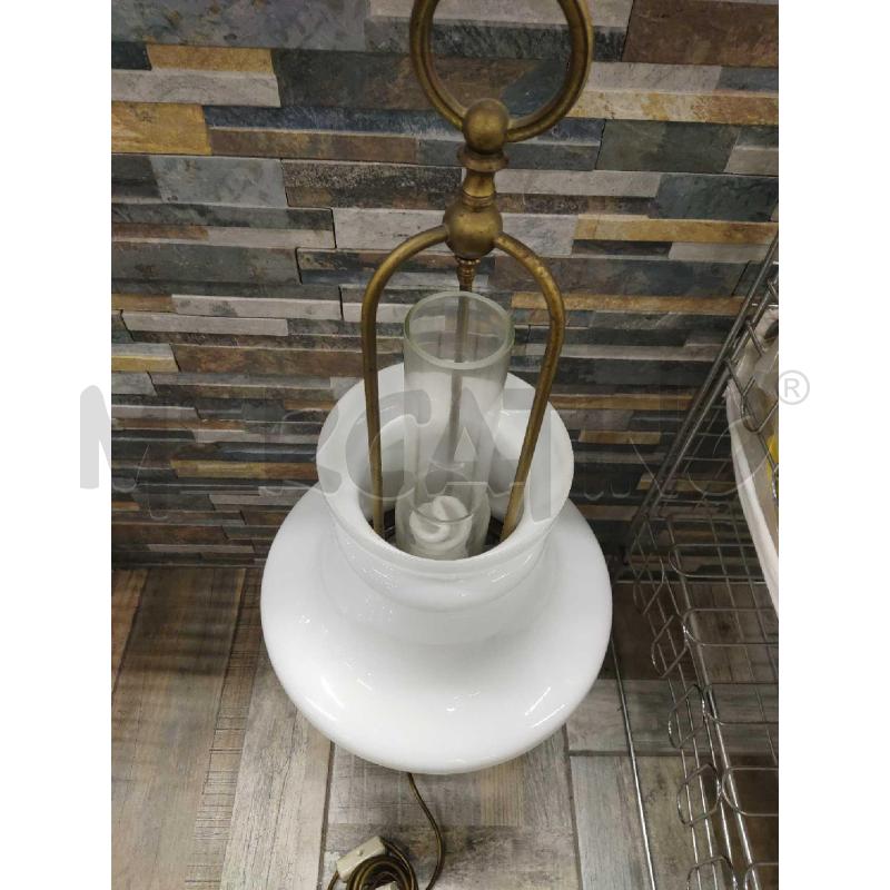 LAMPADA DA TAVOLA BASE OTTONE PARALUME CERAMICA BIANCA | Mercatino dell'Usato Settimo torinese 3