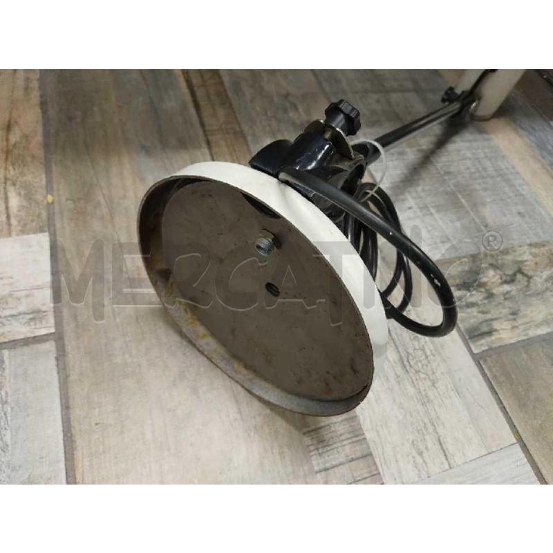LAMPADA DA TAVOLO BIANCO E NERO CON BASE METALLO | Mercatino dell'Usato Settimo torinese 4