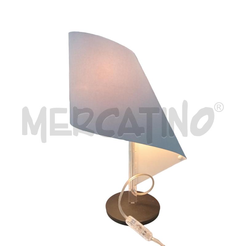 LAMPADA DA TAVOLO DESIGN MARIO BARBAGLIA&MARCO COLOMBO CELESTE BASE NERA CONDIZIONI OTTIME FUNZIONAN | Mercatino dell'Usato Settimo torinese 3