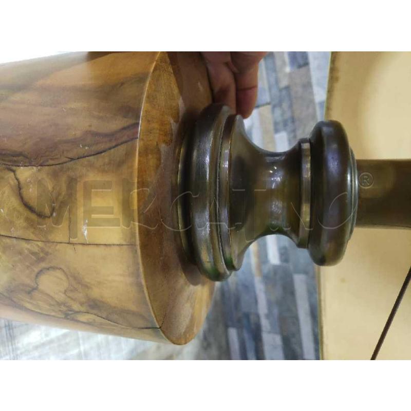 LAMPADA DA TAVOLO VINTAGE CON BASE ROTONDA IN LEGNO ANNI 70 | Mercatino dell'Usato Settimo torinese 4