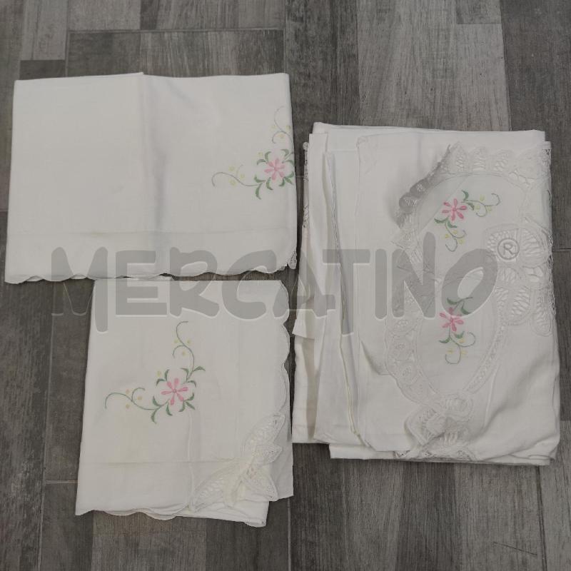 LENZUOLO SOPRA+2 FEDERE BIANCO RICAMO FIORE ROSA | Mercatino dell'Usato Settimo torinese 2