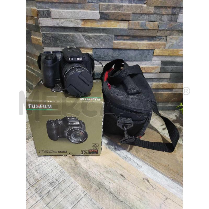 MACCHINA FOTOGRAFICA FUJIFILM FINEPIX HS25 EXP CON CUSTODIA  | Mercatino dell'Usato Settimo torinese 1