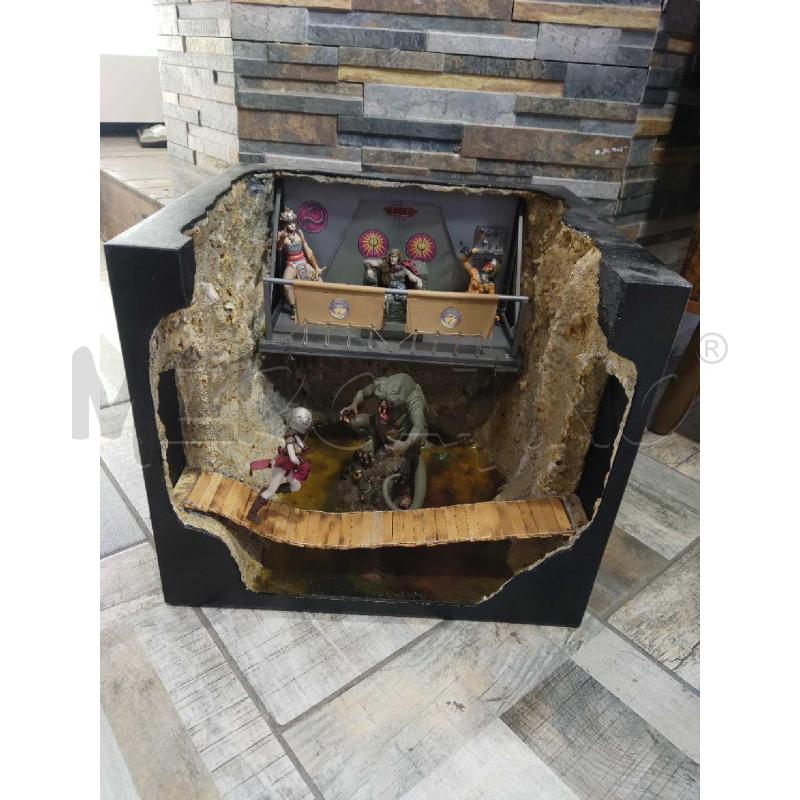 MODELLINO DIORAMA CON GROTTA GUERRIERI E SOLDATO | Mercatino dell'Usato Settimo torinese 1