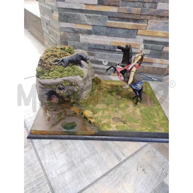 MODELLINO DIORAMA GUERRIERA CON CAVALLO E ANIMALE | Mercatino dell'Usato Settimo torinese 1